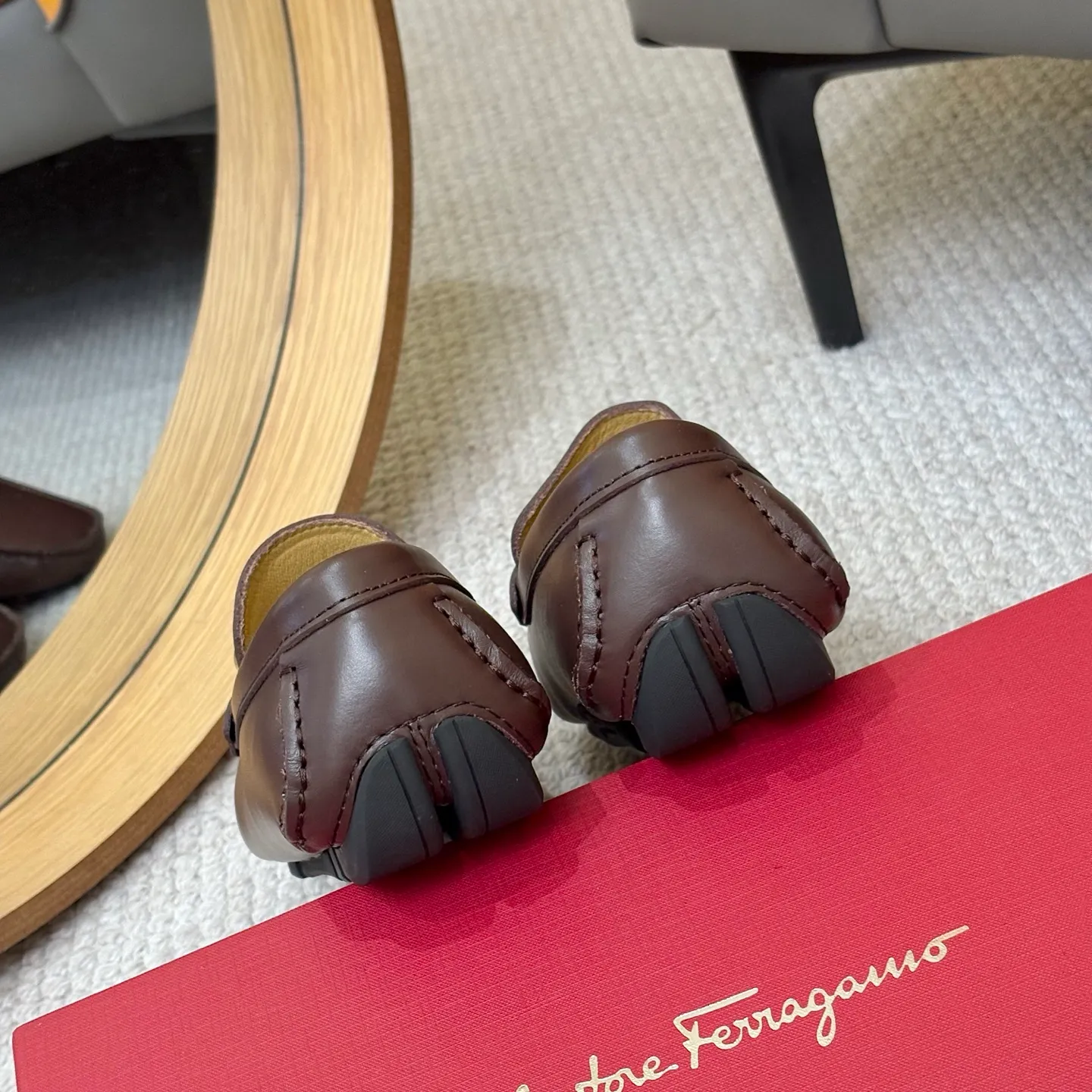 Men's men's shoes 💰420 (Yangli) Ferragamo 〰Ferragamo 2⃣️0⃣️2⃣️5️⃣ New series 👊🏻 Upper 🇮🇹 Italian imported calfskin, original outsole molding. Water-dyed sheepskin lining. The identity of every successful man is set off, and the upper and lower shoes are elegant and stable🚶🏻🚶🏻The high-end custom counter original replica is an eternal classic🔍️Number of codes: 38-46 with counter packaging